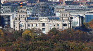 Петнайсетина души родени в сградата на германския парламент Райхстага