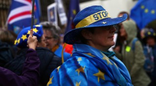 Докато из цяла Европа кипи недоволство от кризата във Великобритания