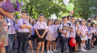 На първия учебен ден общо 1350 старозагорски деца ще прекрачат