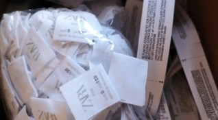 Митничари задържаха 13 003 контрабандни етикети за дрехи на Митнически