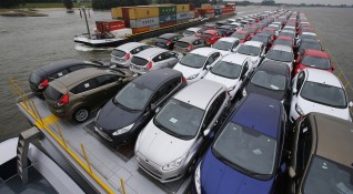 Стълб на германската промишленост от десетилетия автомобилният сектор вече започва