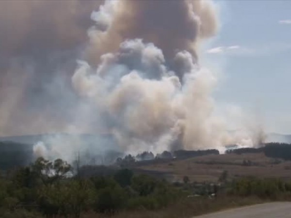 Пожарът край село Горно Черковище все още не е загасен.