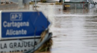 Расте броят на жертвите на наводненията в Югоизточна Испания Най малко