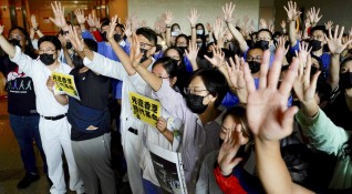 Властите в Хонконг отново потвърдиха позицията си че насилието не