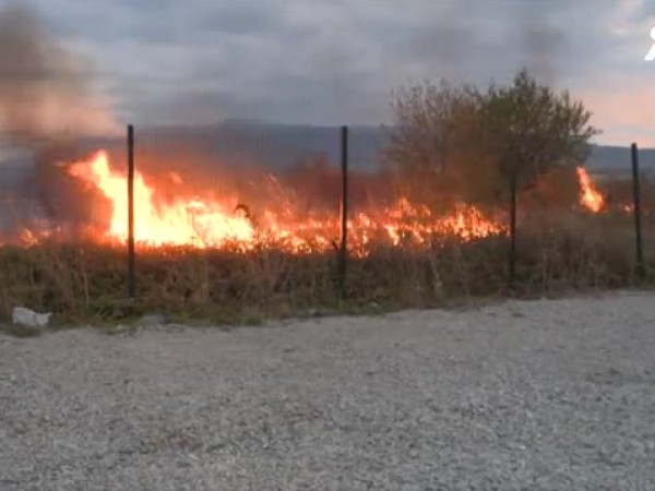 Сигналът за пожара, който гори в близост до Летище София,