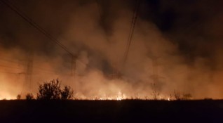 Запали се електрическа подстанция край Костинброд до София Огънят тръгна