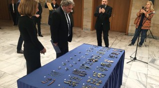 202 археологически находки се връщат обратно в България Днес министърът