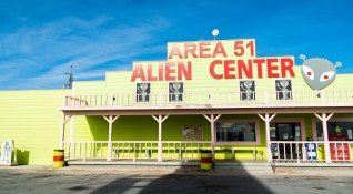 Любители на темата извънземни започнаха вчера да пристигат в Невада