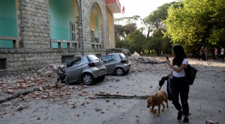 Десетки хора са получили леки наранявания при земетресението в западната