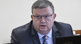 Главният прокурор Сотир Цацаров иска да спре изпълнението на постановеното