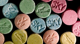 102 таблетки с дизайнерска дрога са били открити в колет