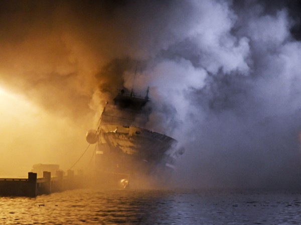 Руският кораб "Бухта Наездник" от Мурманския риболовен флот се преобърна