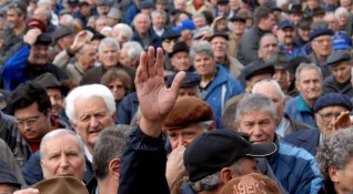 Близо 7 от българските пенсионери продължават да работят Оказа се