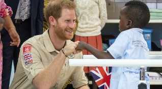 Преди няколко дни принц Хари бе на посещение в Ангола