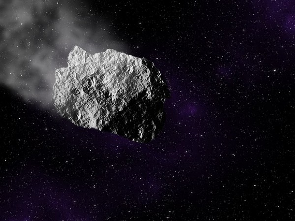 Астероид с размерите на футболно игрище приближава Земята. Учените твърдят,
