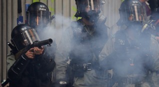 Полицията използва лютив спрей и сълзотворен газ срещу демонстранти в