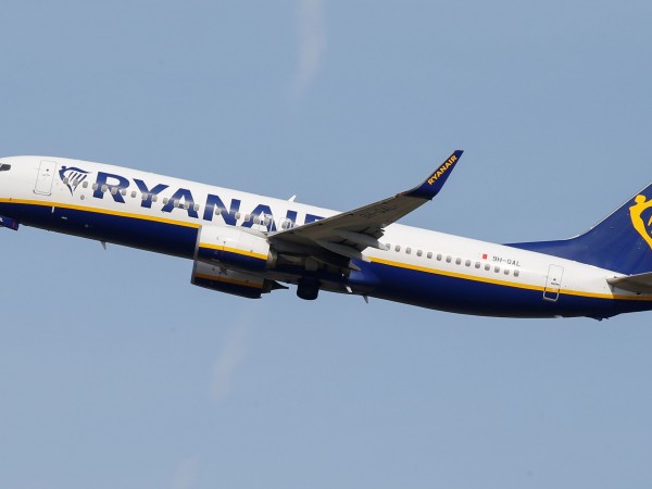 Пътници на нискотарифната авиокомпания Ryanair останаха в 30-градусова жега в