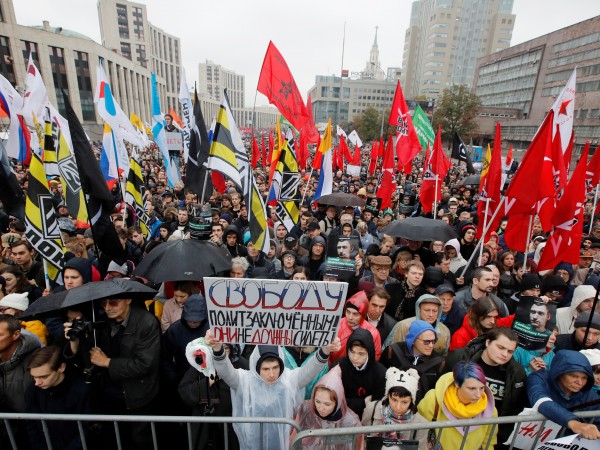 "Свобода за политическите затворници" поискаха близо 20 000 участници в
