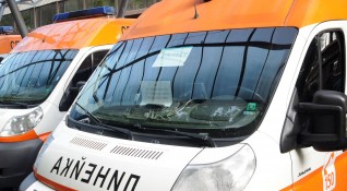21 годишен мъж е блъснат от лек автомобил във Враца съобщават