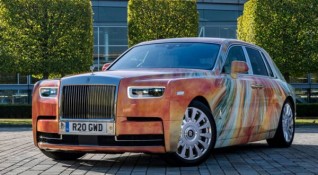 Базовото оборудване на Rolls Royce Phantom се продава за около 450