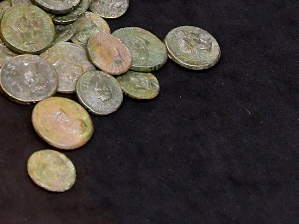 Старинни монети са намерени при полицейска проверка в частен дом