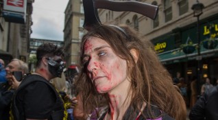 Улиците на Лондон бяха превзети от зомбита които отбелязаха своя