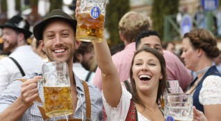 Мюнхенският Октоберфест най големият фестивал на бирата в света приключи днес