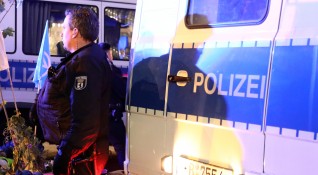 Мъж блъсна с откраднат камион осем коли в западногерманския град