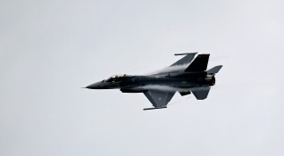 Изтребител F 16 на военновъздушните сили на САЩ се разби близо