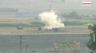 Турската армия предприе сухопътна военна операция в Северна Сирия след
