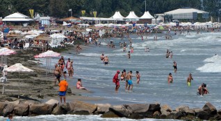Министърът на туризма Николина Ангелкова отчете добър летен сезон въпреки