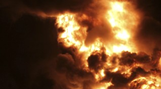 Иранският петролен танкер подпален край бреговете на Саудитска Арабия е
