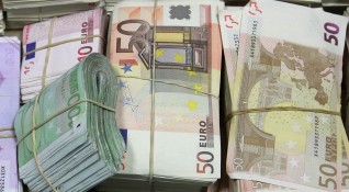 Крадец открадна 5000 евро от паркиран лек автомобил съобщиха от