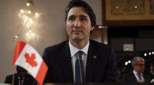 Канадският премиер Джъстин Трюдо се наложи да носи вчера предпазна