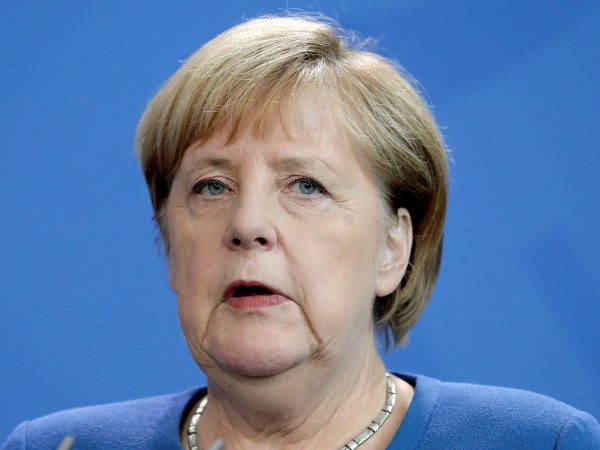 Германският канцлер Ангела Меркел настоя в телефонен разговор с турския