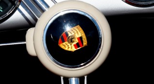 Германският производител на луксозни автомобили Porsche и американският самолетостроител Boeing