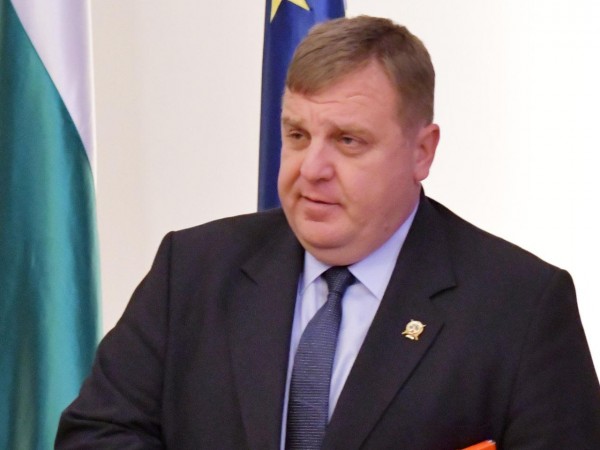 Вицепремиерът и военен министър Красимир Каракачанов се обяви за по-твърди