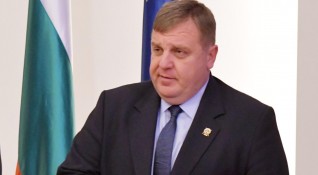Вицепремиерът и военен министър Красимир Каракачанов се обяви за по твърди