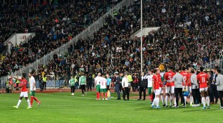 На осем задържани заради непристойни действия на мача между България