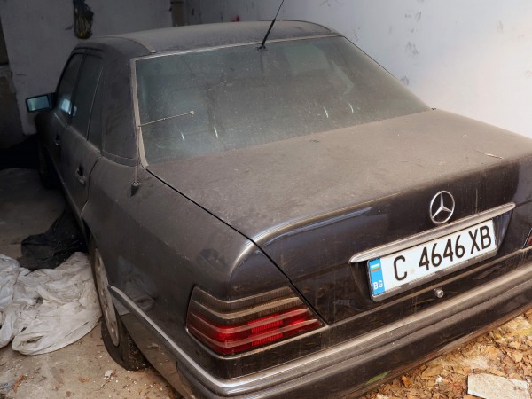 Легендарният Mercedes "Чочоне", което "Холдинг БДЖ" обяви на търг и