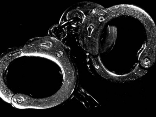 Полицията в Ловеч задържа 59-годишен мъж от града, който снощи