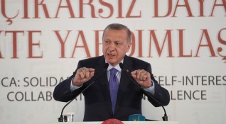 Турският президент Реджеп Ердоган заяви че ще разбие главите на