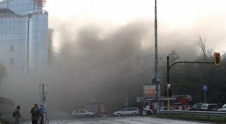 Пожар бушува в ресторант Кошарите в София съобщиха от пожарната