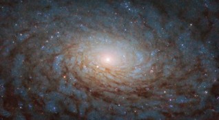 НАСА показа впечатляваща снимка на спиралната галактика NGC 4380 която