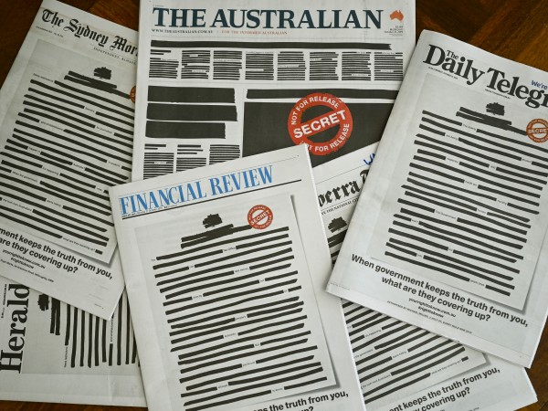 Водещи австралийски вестници излязоха днес с първи страници, на които