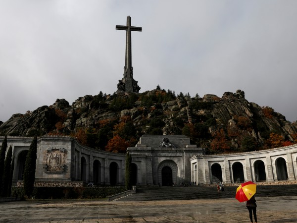 Тленните останки на испанския диктатор Франсиско Франко ще бъдат ексхумирани