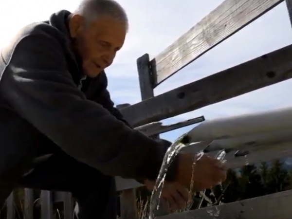 83-годишният Зафир Манчев е построил сам над 300 чешми и