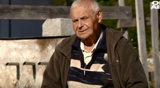 83 годишният Зафир Манчев е построил сам над 300 чешми и