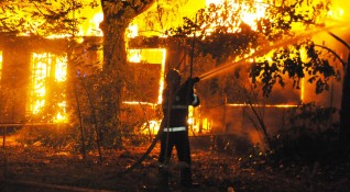 Пожар пламна в хостел в центъра на София Според очевидци