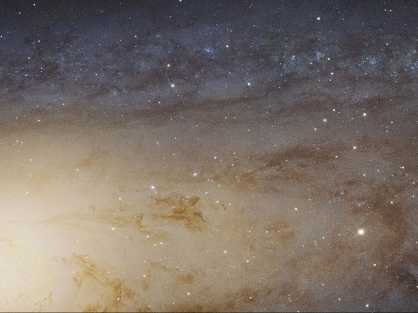 Международен екип от астрономи откри масивна галактика в ранната Вселена,